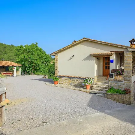 Appartamento Awesome In With Kitchen Cerovlje